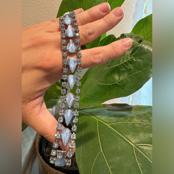 Vintage bracelet Topaz blue rhinestone crystals with opal blue glass - Picture 5 of 6